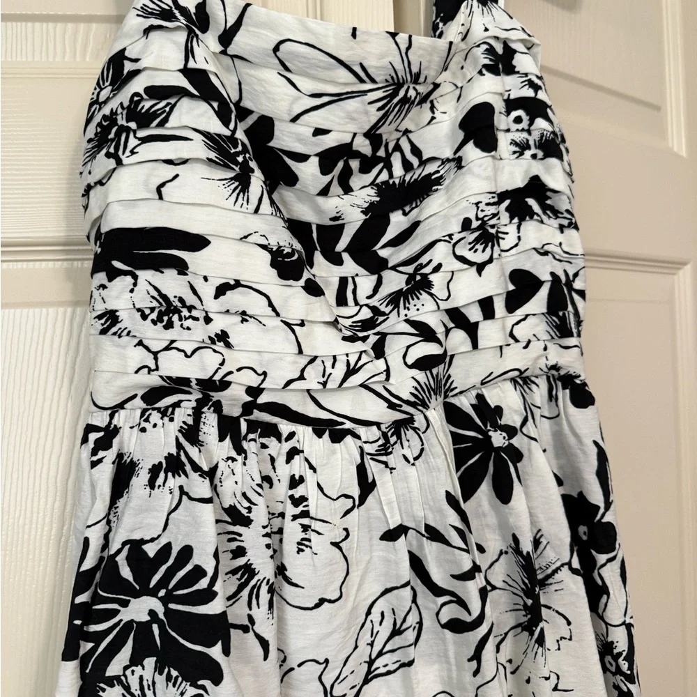 Abercrombie Emerson tiered size M Black and White Floral Maxi Dress viscose new